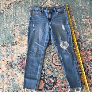 Women’s distressed skinny jeans